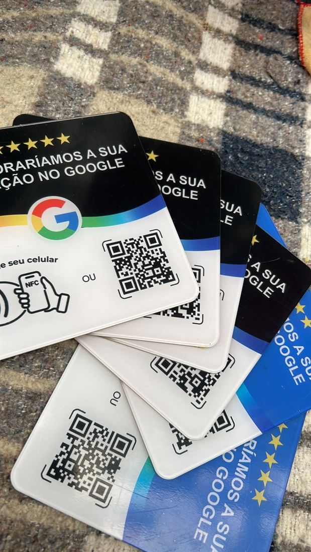 Plaquinhas NFC de avaliações em azul e preto