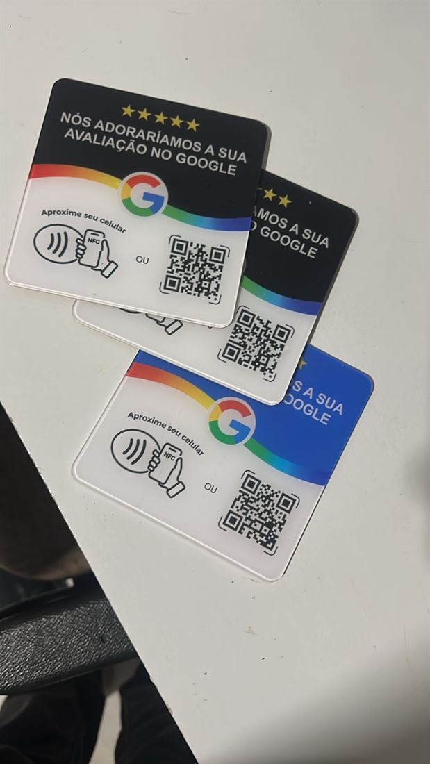 Três plaquinhas NFC de avaliações no Google